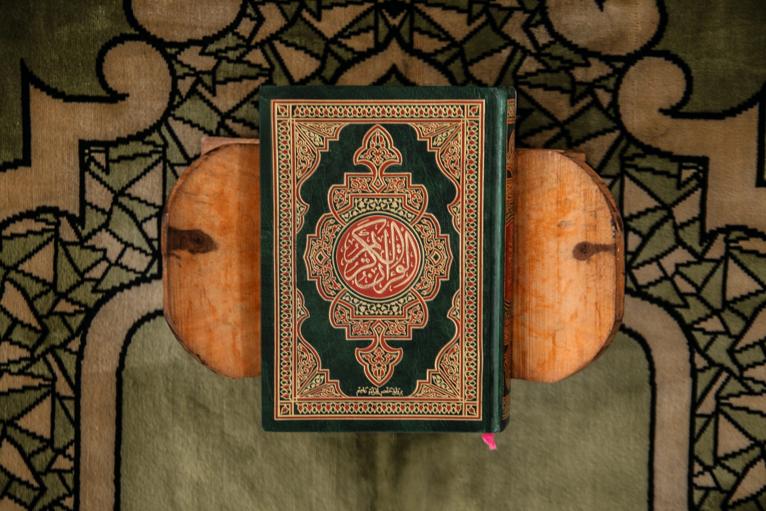 membaca dan menghafalkan al-quran